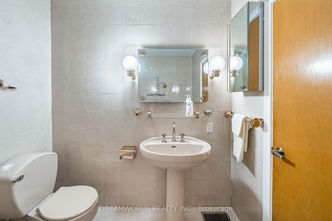 Photo 15 at 28 Rabton Court, CFB, Toronto