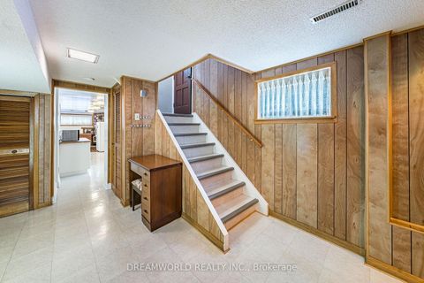Photo 17 at 28 Rabton Court, CFB, Toronto