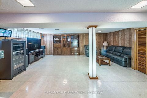 Photo 18 at 28 Rabton Court, CFB, Toronto