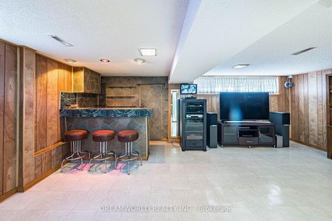 Photo 20 at 28 Rabton Court, CFB, Toronto