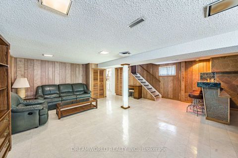 Photo 22 at 28 Rabton Court, CFB, Toronto