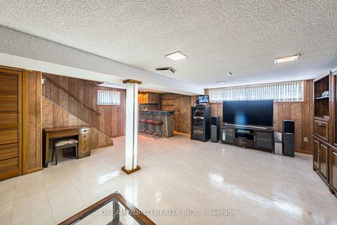 Photo 23 at 28 Rabton Court, CFB, Toronto