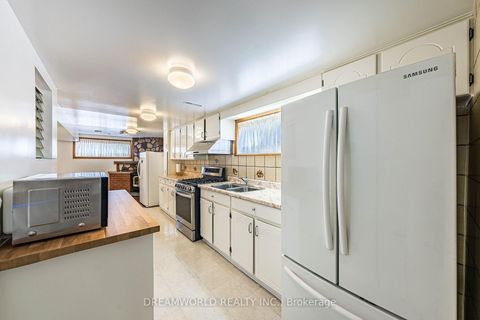 Photo 25 at 28 Rabton Court, CFB, Toronto