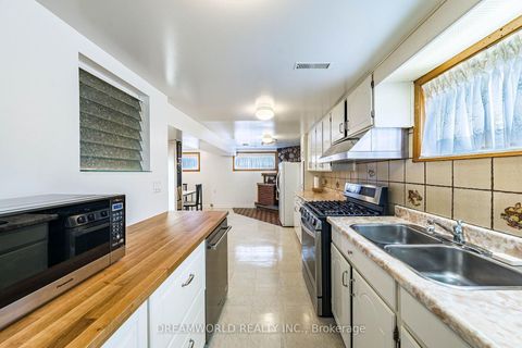 Photo 26 at 28 Rabton Court, CFB, Toronto