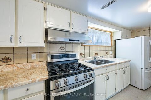 Photo 27 at 28 Rabton Court, CFB, Toronto