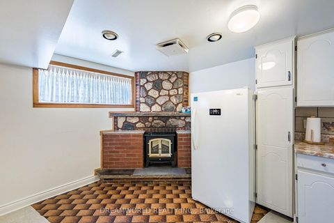 Photo 28 at 28 Rabton Court, CFB, Toronto