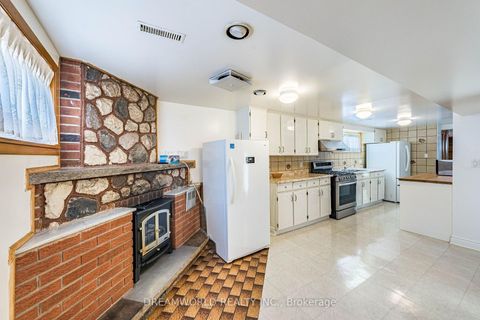 Photo 30 at 28 Rabton Court, CFB, Toronto