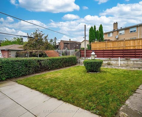 Photo 32 at 28 Rabton Court, CFB, Toronto
