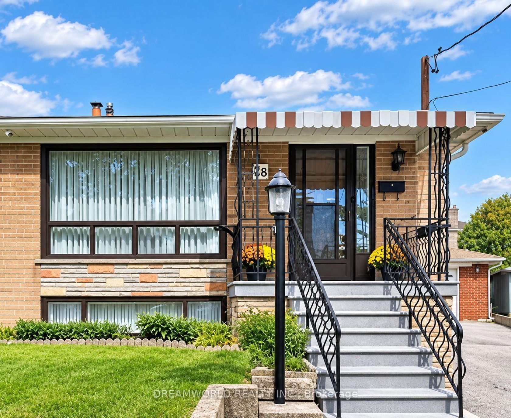28 Rabton Court, CFB, Toronto 