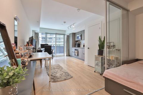 Photo 1 at 302 - 127 Broadway Avenue, Mount Pleasant West, Toronto