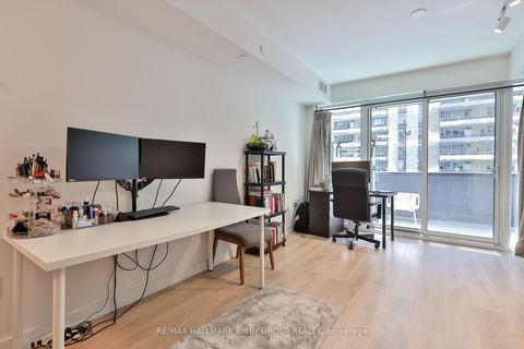 Photo 3 at 302 - 127 Broadway Avenue, Mount Pleasant West, Toronto