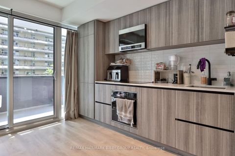 Photo 5 at 302 - 127 Broadway Avenue, Mount Pleasant West, Toronto