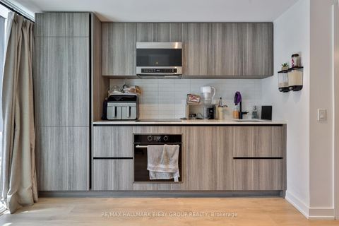 Photo 6 at 302 - 127 Broadway Avenue, Mount Pleasant West, Toronto