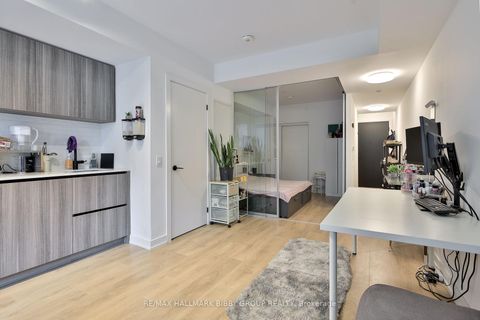Photo 7 at 302 - 127 Broadway Avenue, Mount Pleasant West, Toronto