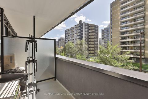 Photo 14 at 302 - 127 Broadway Avenue, Mount Pleasant West, Toronto