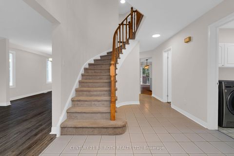 Photo 5 at 131 Browning Trail, Letitia Heights, Barrie
