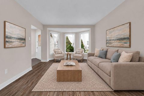 Photo 7 at 131 Browning Trail, Letitia Heights, Barrie