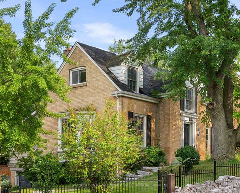 Photo 1 at 29 Highbourne Avenue, St. Clair, Toronto