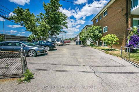 Photo 6 at 54 Rabbit Lane, West Deane, Toronto