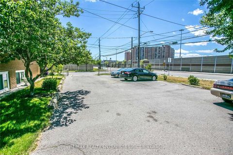 Photo 7 at 54 Rabbit Lane, West Deane, Toronto