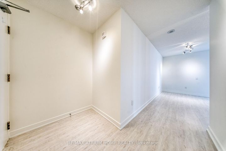 Photo 5 at 1502 - 29 Singer Court, Bayview Village, Toronto
