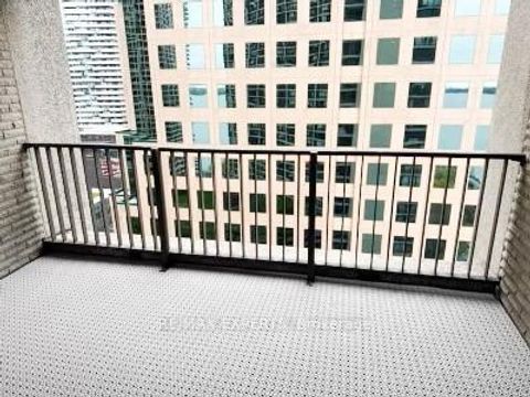 Photo 21 at 2233 - 33 Harbour Square, Waterfront Communities C1, Toronto