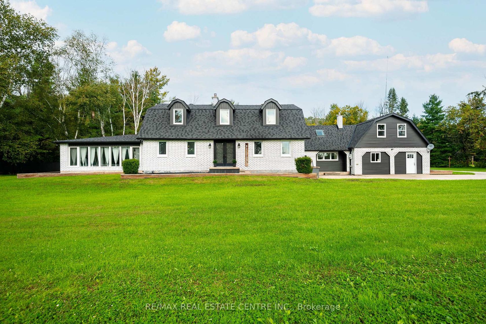 2570 Creemore Avenue, Rural Clearview, Clearview photo number 2