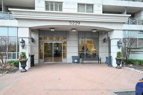Photo 2 at 605 - 5229 Dundas Street W, City Centre West, Toronto