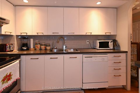 Photo 7 at 605 - 5229 Dundas Street W, City Centre West, Toronto