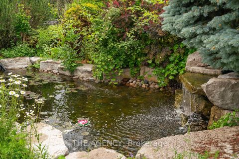 Photo 31 at 16 Dew Drop Court, Rural Vaughan, Vaughan