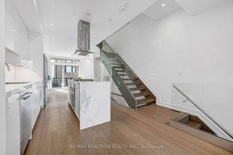 Photo 3 at 2962B Bayview Avenue, Willowdale East, Toronto