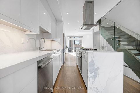 Photo 4 at 2962B Bayview Avenue, Willowdale East, Toronto