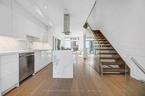 Photo 5 at 2962B Bayview Avenue, Willowdale East, Toronto