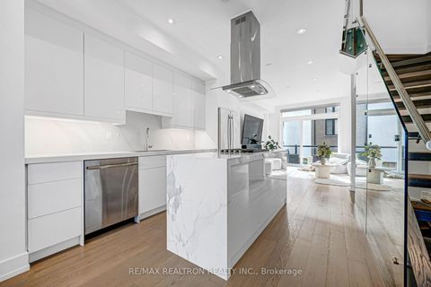 Photo 6 at 2962B Bayview Avenue, Willowdale East, Toronto
