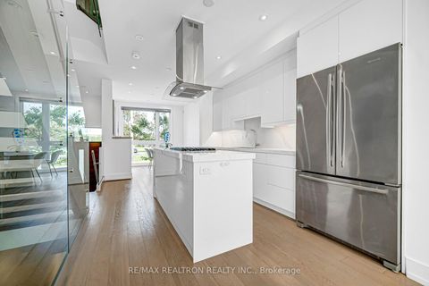 Photo 8 at 2962B Bayview Avenue, Willowdale East, Toronto