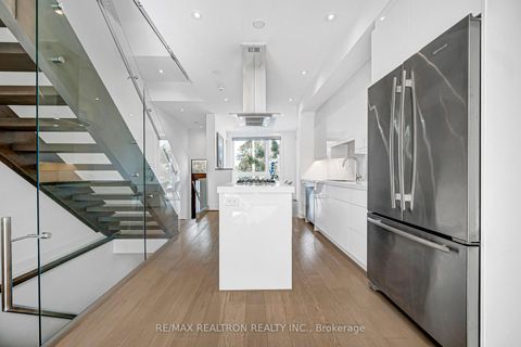 Photo 9 at 2962B Bayview Avenue, Willowdale East, Toronto