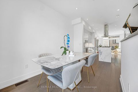 Photo 10 at 2962B Bayview Avenue, Willowdale East, Toronto