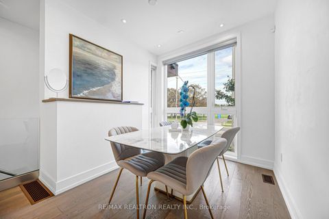 Photo 11 at 2962B Bayview Avenue, Willowdale East, Toronto
