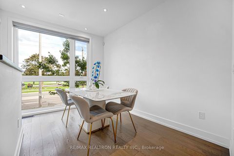 Photo 12 at 2962B Bayview Avenue, Willowdale East, Toronto