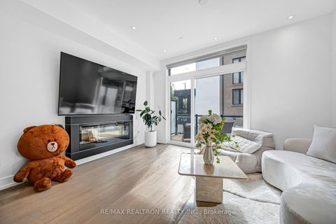 Photo 15 at 2962B Bayview Avenue, Willowdale East, Toronto