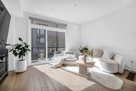 Photo 16 at 2962B Bayview Avenue, Willowdale East, Toronto