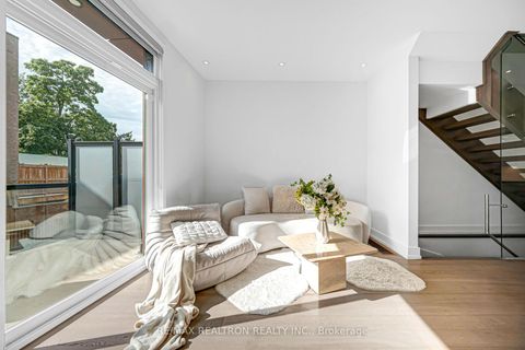 Photo 20 at 2962B Bayview Avenue, Willowdale East, Toronto