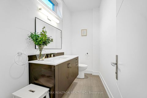 Photo 24 at 2962B Bayview Avenue, Willowdale East, Toronto