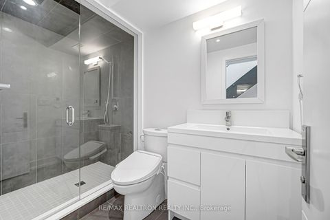 Photo 25 at 2962B Bayview Avenue, Willowdale East, Toronto