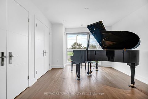 Photo 26 at 2962B Bayview Avenue, Willowdale East, Toronto