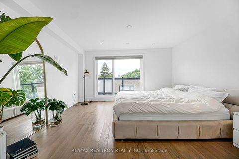 Photo 29 at 2962B Bayview Avenue, Willowdale East, Toronto