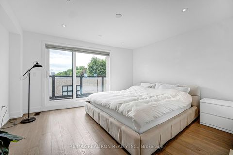 Photo 30 at 2962B Bayview Avenue, Willowdale East, Toronto