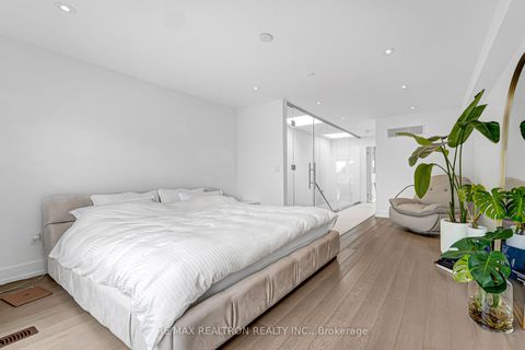 Photo 31 at 2962B Bayview Avenue, Willowdale East, Toronto