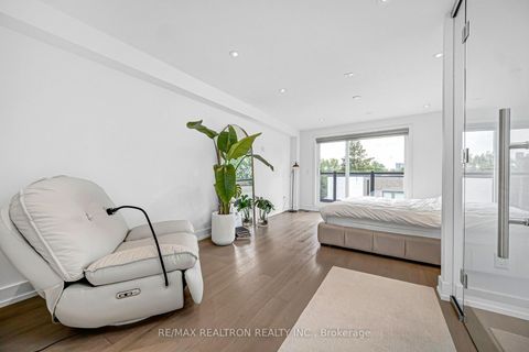 Photo 32 at 2962B Bayview Avenue, Willowdale East, Toronto