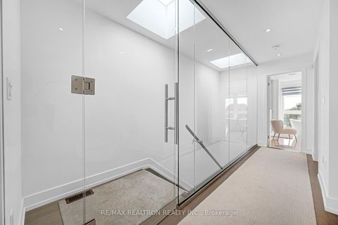 Photo 36 at 2962B Bayview Avenue, Willowdale East, Toronto